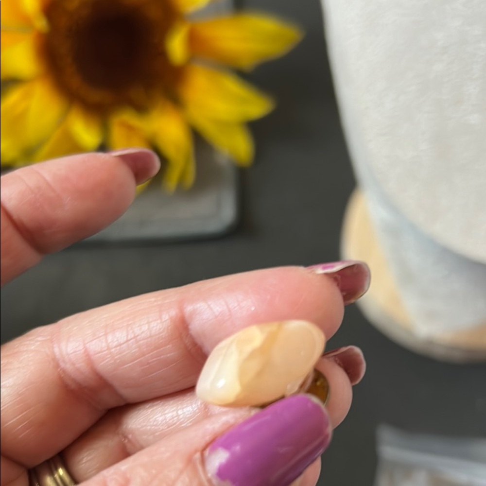 Stylish Beige Stone Pendant Brooch View 3